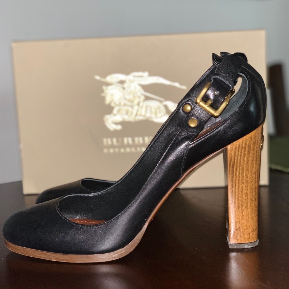 NIB Burberry Black Heels Shoes size 40 10